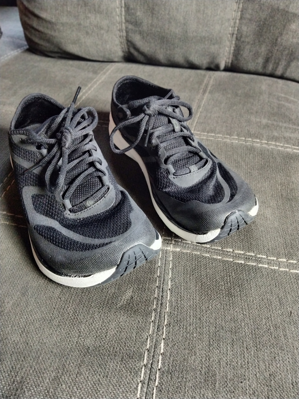 Topo Athletic ST-4 Shoes Womens Sz 7.5 Black White Zero Drop Running Sneakers